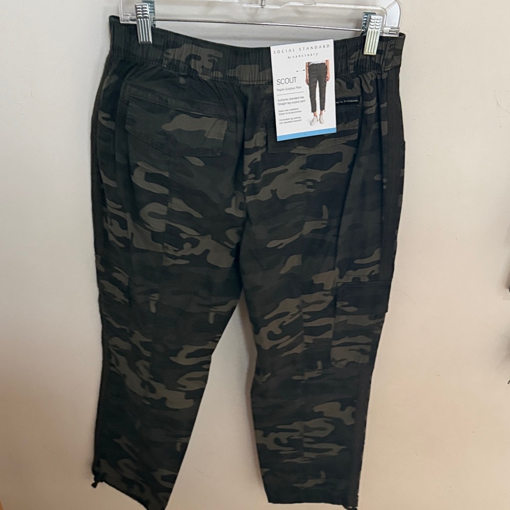 NWT Social Standard by Sanctuary Dark Camouflage Cargo Pants - Picture 3 of 4